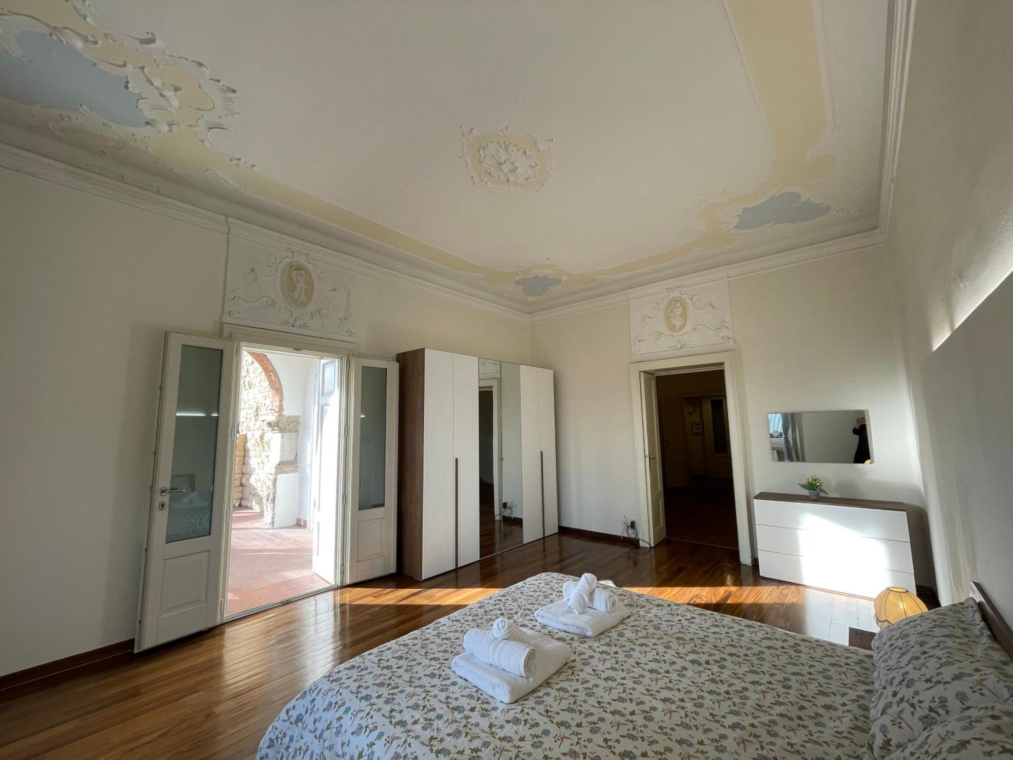Bg Central Royal Suite Con Parcheggio - Vista Citta Alta بيرغامو المظهر الخارجي الصورة