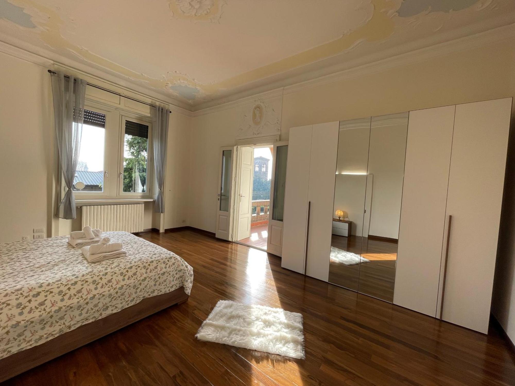 Bg Central Royal Suite Con Parcheggio - Vista Citta Alta بيرغامو المظهر الخارجي الصورة