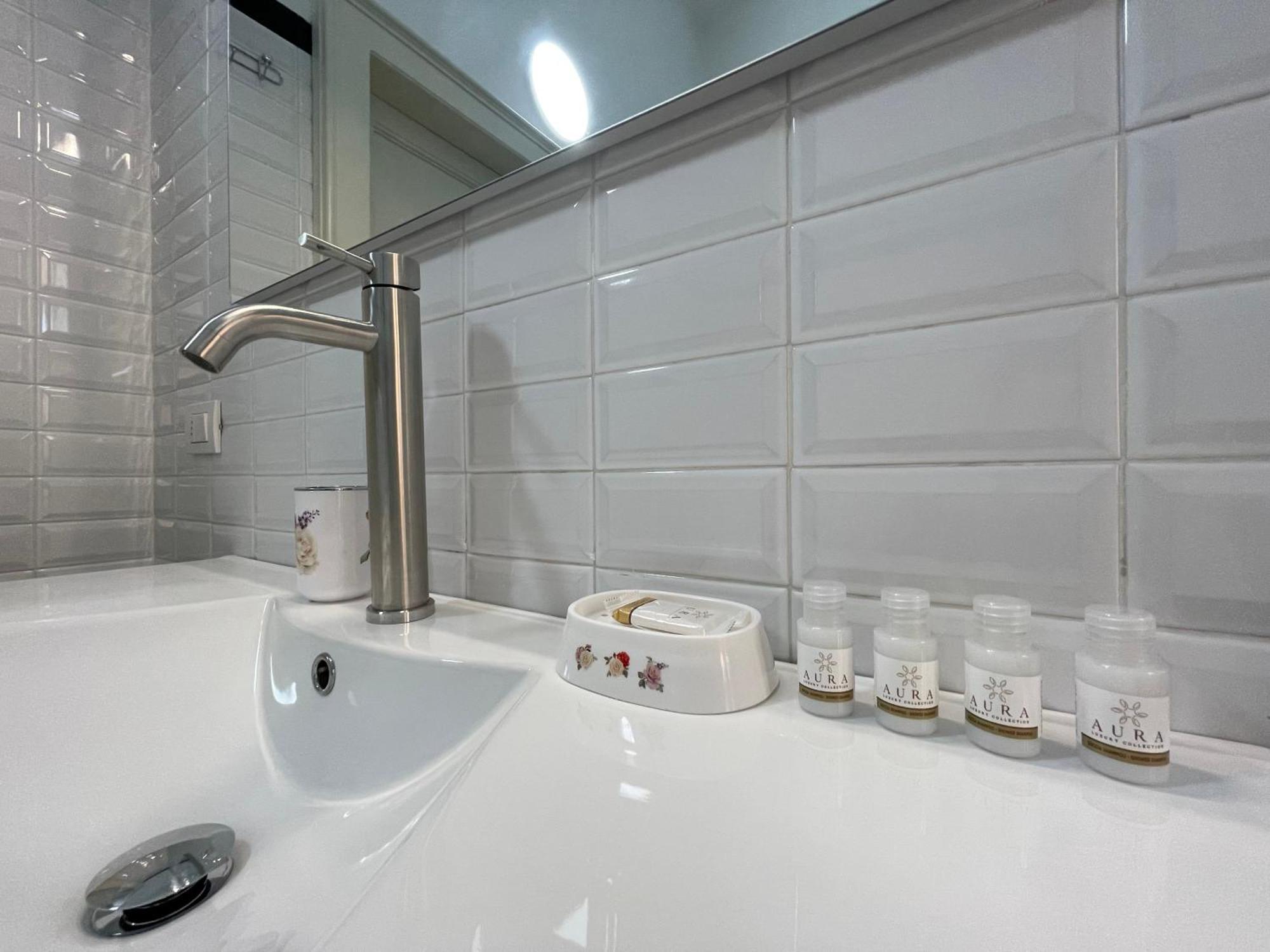 Bg Central Royal Suite Con Parcheggio - Vista Citta Alta بيرغامو المظهر الخارجي الصورة
