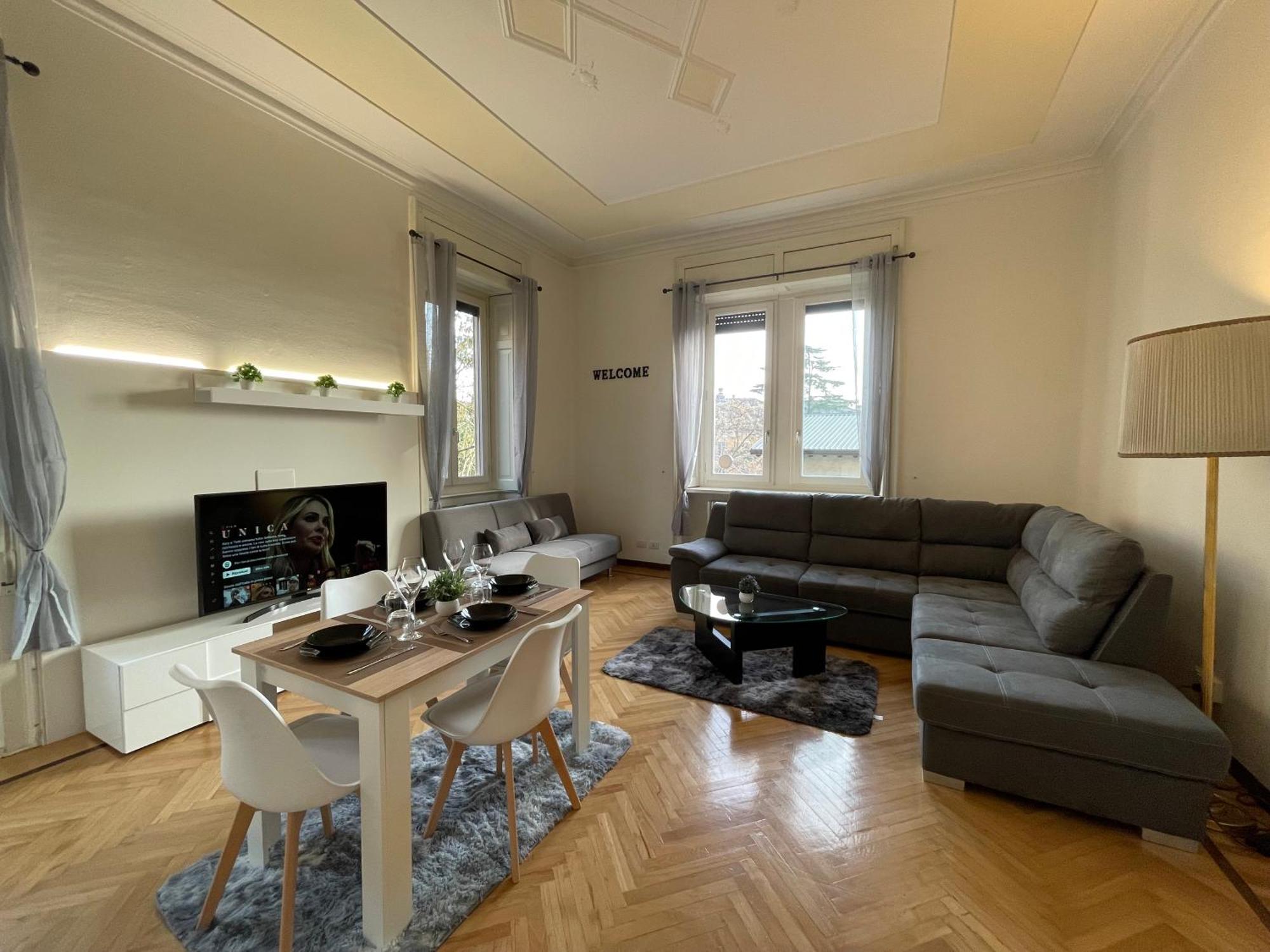 Bg Central Royal Suite Con Parcheggio - Vista Citta Alta بيرغامو المظهر الخارجي الصورة