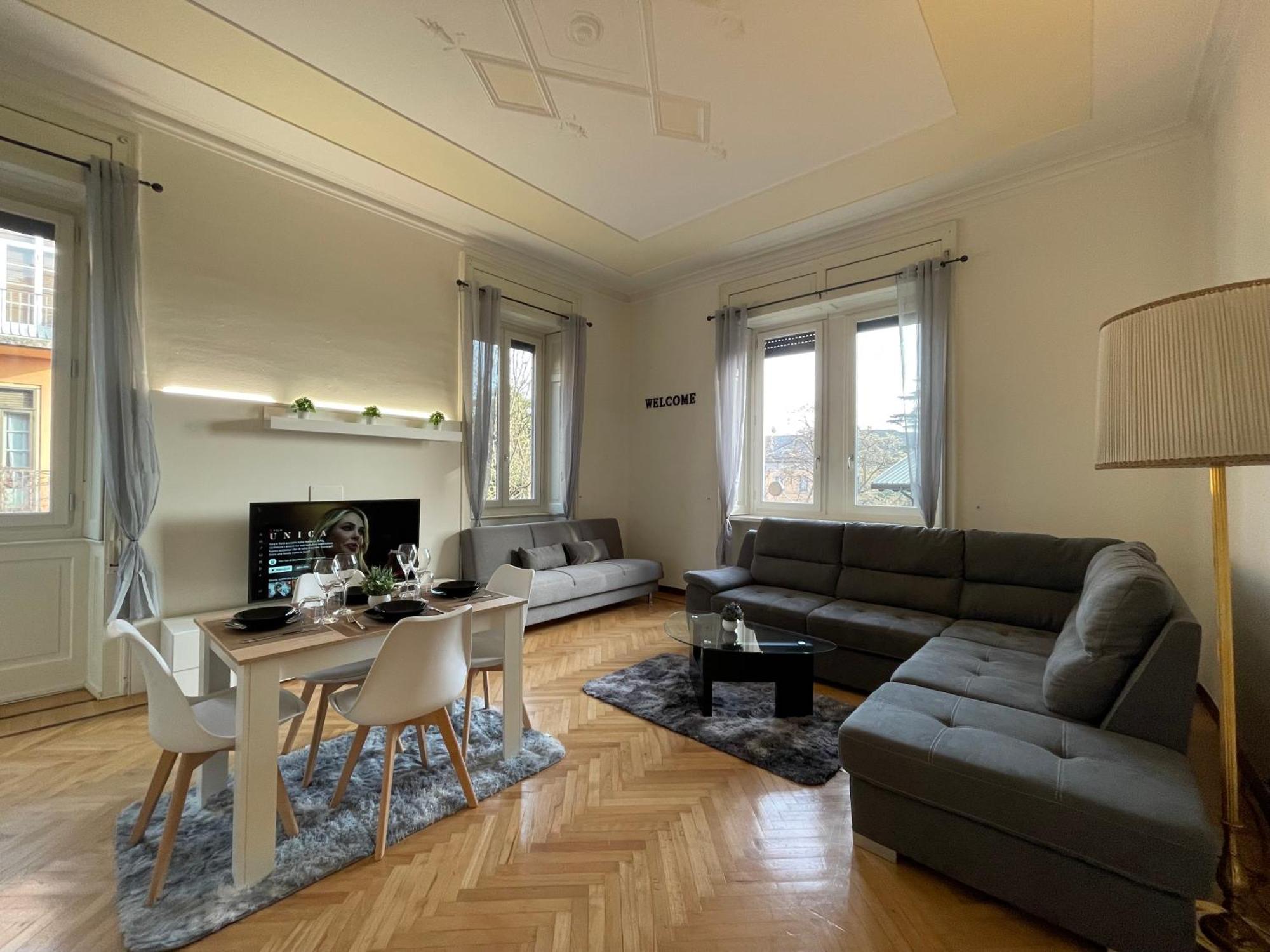 Bg Central Royal Suite Con Parcheggio - Vista Citta Alta بيرغامو المظهر الخارجي الصورة