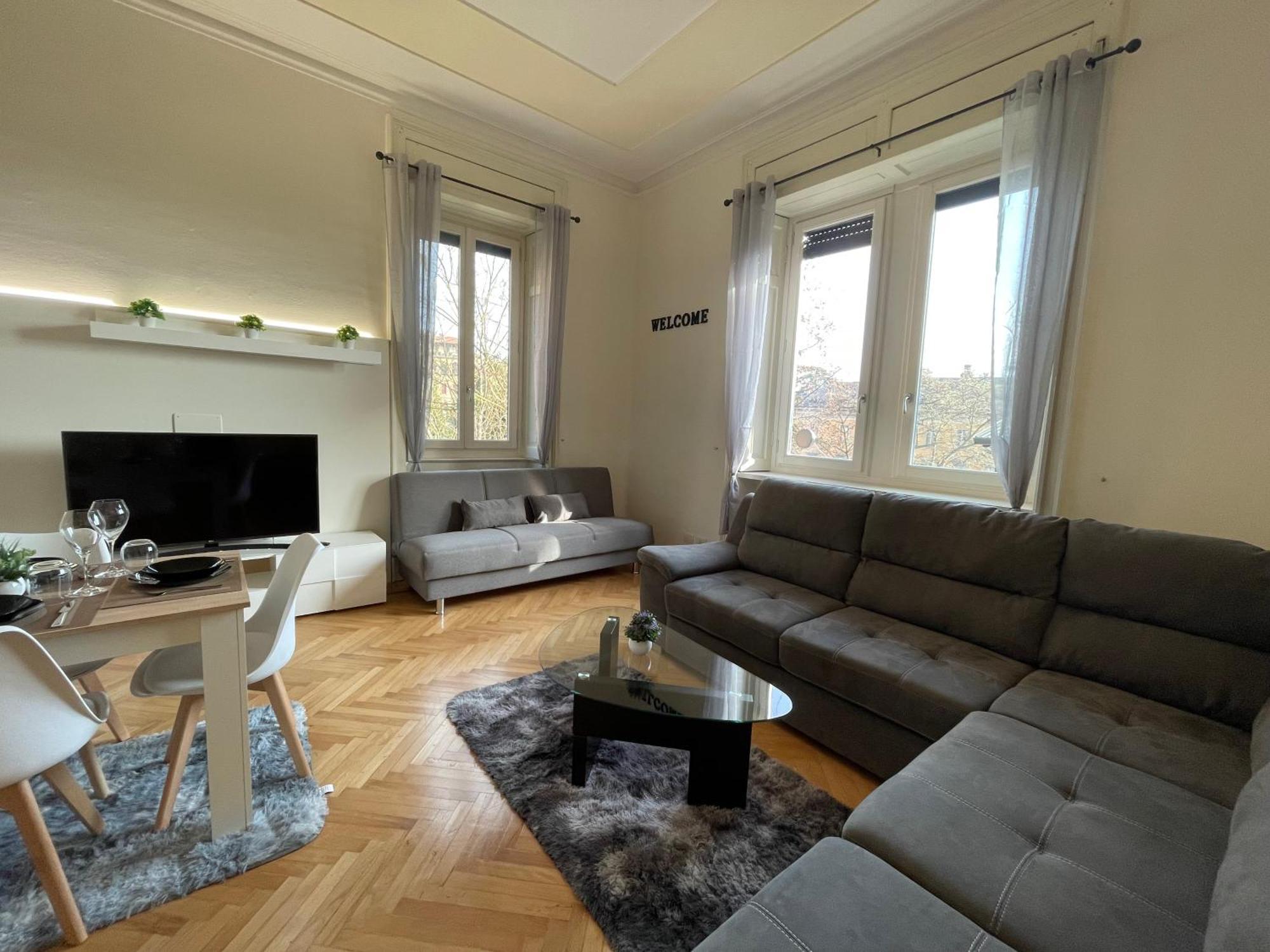 Bg Central Royal Suite Con Parcheggio - Vista Citta Alta بيرغامو المظهر الخارجي الصورة
